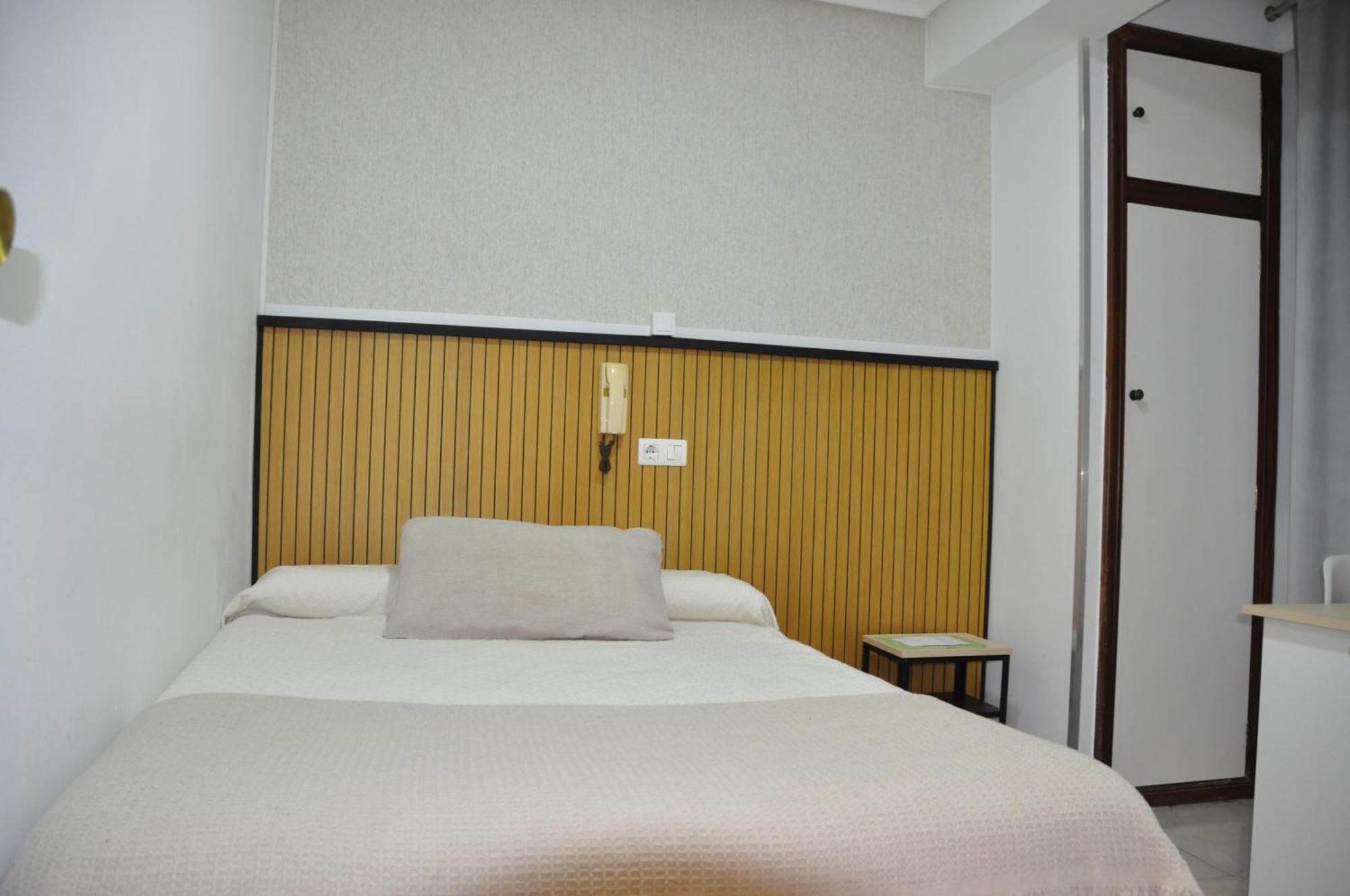 Hostal Ramon Y Cajal Valladolid Exterior foto
