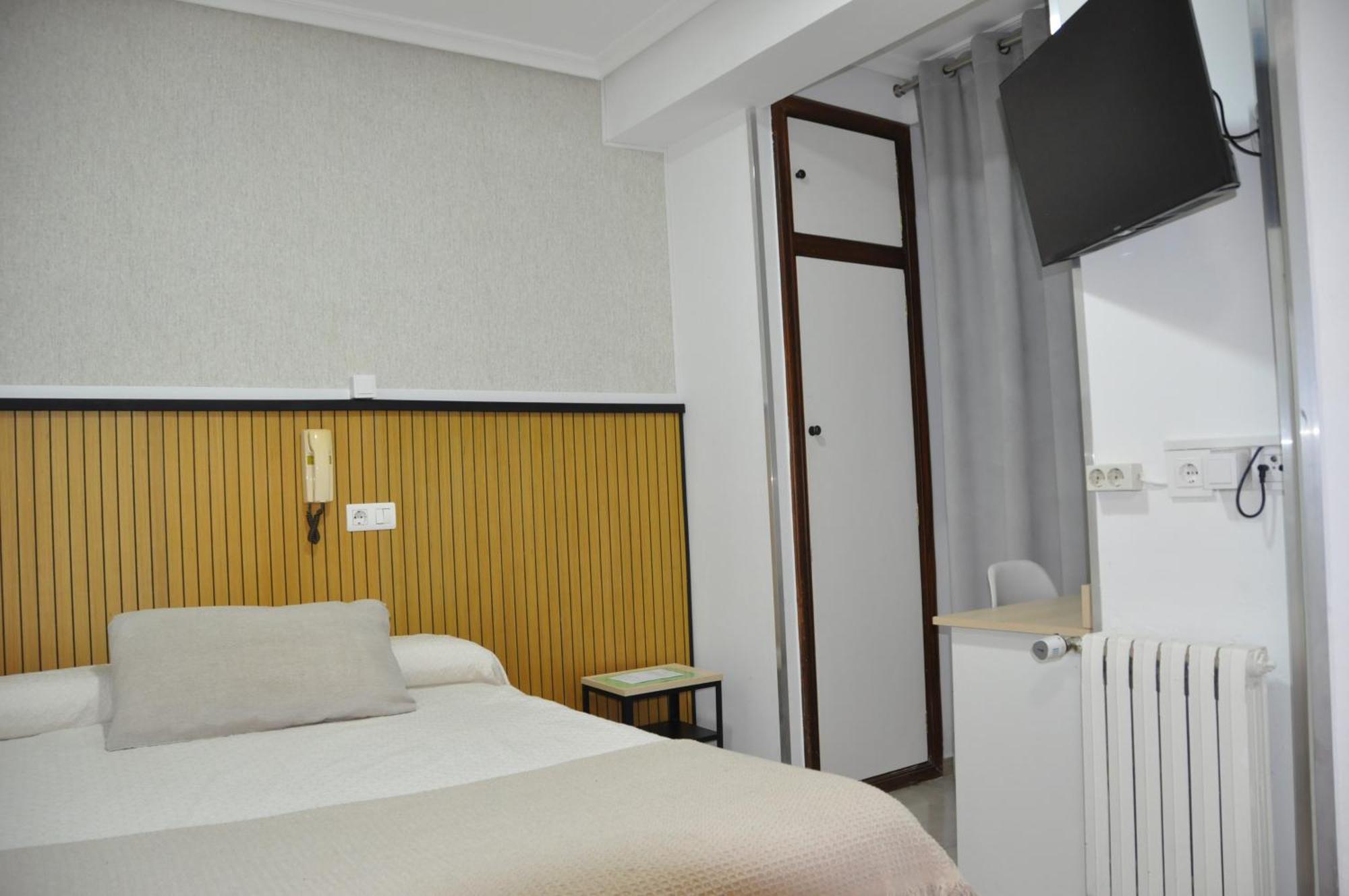 Hostal Ramon Y Cajal Valladolid Exterior foto